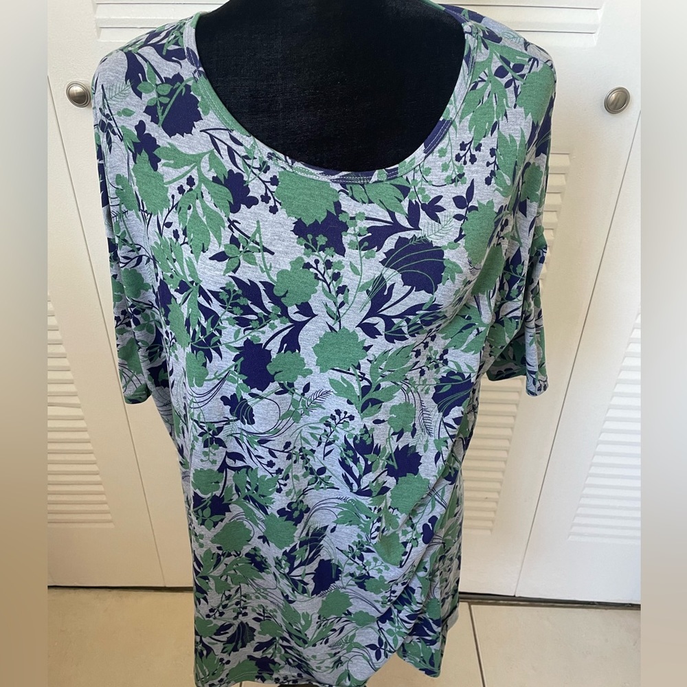 LuLaRoe long sleeve top 5 for $25 🤍💚